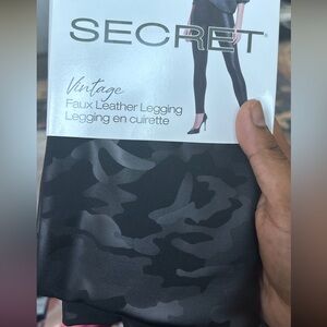 BNWT SECRET Women's Faux Leather Leggings Size Small Black Camo Print Stretchy